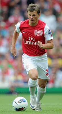 LONDON, ENGLAND - AUGUST 20:  Andrey Arshavin of Arsenal with the ball during the Barclays Premier League match between Arsenal and Liverpool at the Emirates Stadium on August 20, 2011 in London, England.  (Photo by Michael Regan/Getty Images)