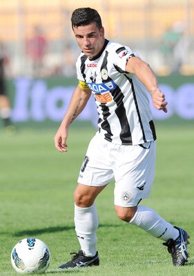 LECCE, ITALY - SEPTEMBER 11:  Antonio Di Natale of Udinese in action during the Serie A match between US Lecce and Udinese Calcio at Stadio Via del Mare on September 11, 2011 in Lecce, Italy.  (Photo by Giuseppe Bellini/Getty Images)