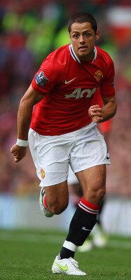 MANCHESTER, ENGLAND - AUGUST 28:  Javier Hernandez of Manchester United chases the ball during the Barclays Premier League match between Manchester United and Arsenal at Old Trafford on August 28, 2011 in Manchester, England.  (Photo by Alex Livesey/Getty
