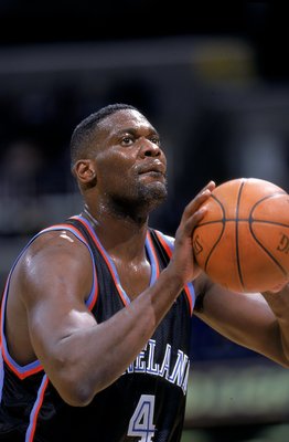 1 Dec 1999: Shawn Kemp #4 of the Cleveland Cavaliers makes a free throw during a game against the Washington Wizards at the MCI Center in Washington, D.C. The Cavaliers defeated the Wizards 111-108.    Mandatory Credit: Doug Pensinger  /Allsport