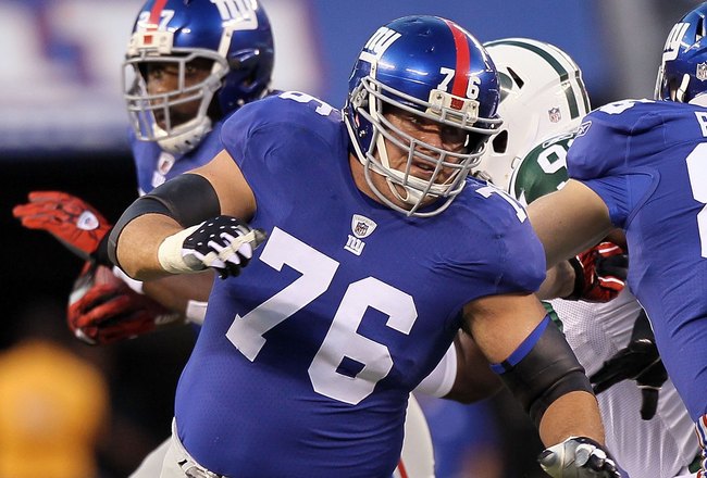 EAST RUTHERFORD, NJ - AUGUST 29:   Chris Snee #76 of the New York Giants in action against the New York Jets during their pre season game on August 29, 2011 at MetLife Stadium in East Rutherford, New Jersey.  (Photo by Jim McIsaac/Getty Images)