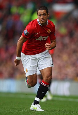 MANCHESTER, ENGLAND - AUGUST 28:  Javier Hernandez of Manchester United chases the ball during the Barclays Premier League match between Manchester United and Arsenal at Old Trafford on August 28, 2011 in Manchester, England.  (Photo by Alex Livesey/Getty