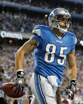 DETROIT, MI - SEPTEMBER 18: Tony Scheffler #85 of the Detroit Lions scores a second quarter touchdown on a 36 yard pass  during the game against the Kansas City Chiefs at Ford Field on September 18, 2011 in Detroit, Michigan.  (Photo by Leon Halip/Getty I