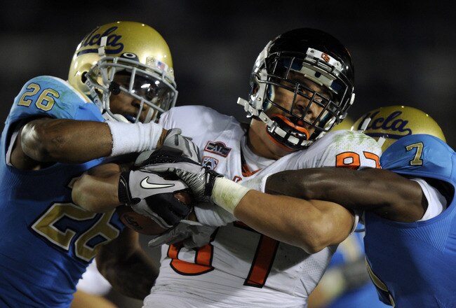 PASADENA, CA - NOVEMBER 06:  Joe Halahuni #87 of the Oregon State Beavers fights for yards after a catch against Andrew Abbott #26 and Courtney Viney #7 of the UCLA Bruins during the fourth quarter at the Rose Bowl on November 6, 2010 in Pasadena, Califor