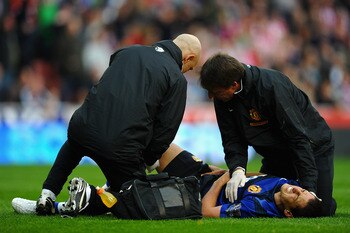 STOKE ON TRENT, ENGLAND - SEPTEMBER 24:  Javier Hernandez of Manchester United is treated by medical staff on the pitch during the Barclays Premier League match between Stoke City and Manchester United at the Britannia Stadium on September 24, 2011 in Sto