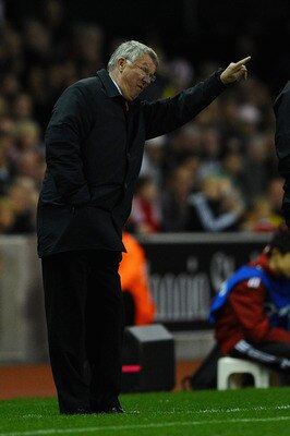 STOKE ON TRENT, ENGLAND - SEPTEMBER 24:  Manchester United manager Sir Alex Ferguson shouts orders to his team during the Barclays Premier League match between Stoke City and Manchester United at the Britannia Stadium on September 24, 2011 in Stoke on Tre