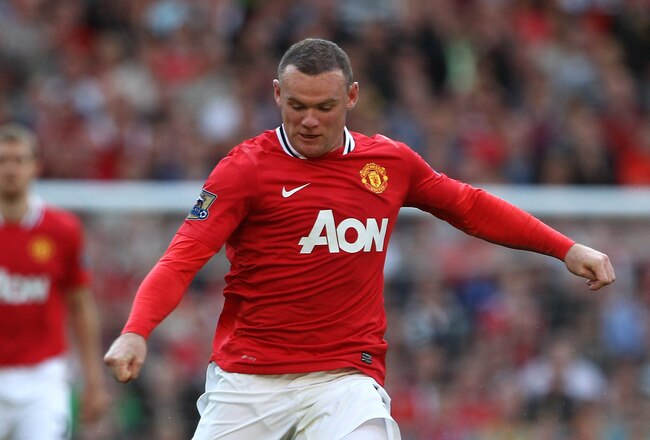 MANCHESTER, ENGLAND - SEPTEMBER 18:   Wayne Rooney of Manchester United in action during the Barclays Premier League match between Manchester United and Chelsea at Old Trafford on September 18, 2011 in Manchester, England. (Photo by Clive Brunskill/Getty