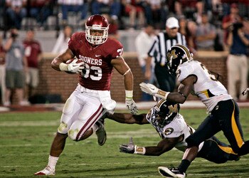 NORMAN, OK - SEPTEMBER 24: Full back Trey Millard #33 of the Oklahoma Sooners rushes up field during the first half against the Missouri Tigers on September 24, 2011 at Gaylord Family-Oklahoma Memorial Stadium in Norman, Oklahoma.  Oklahoma defeated Misso