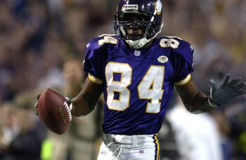 09 Dec 2001 : Randy Moss of the Minnesota Vikings in action against the New York Giants during the game at Hubert H. Humphrey Metrodome in Minneapolis, Minnesota. The Vikings beat the Giants 28-16. DIGITAL IMAGE . Mandatory Credit : Elsa/Allsport