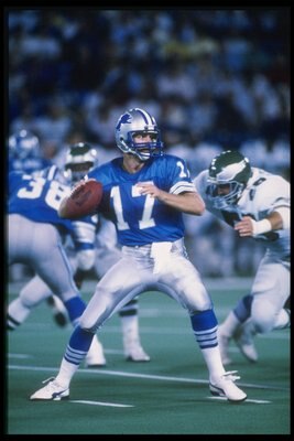 1986:  Quarterback Eric Hipple of the Detroit Lions drops back to pass during a game against the Philadelphia Eagles at Veterans Stadium in Philadelphia, Pennsylvania.  The Lions won the game 13-11. Mandatory Credit: David Cannon  /Allsport