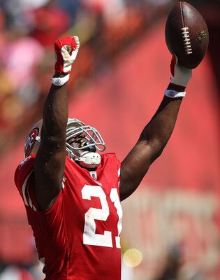 SAN FRANCISCO, CA - SEPTEMBER 18:  Frank Gore #21 of the San Francisco 49ers celebrates after scoring against the Dallas Cowboys at Candlestick Park on September 18, 2011 in San Francisco, California.  (Photo by Jed Jacobsohn/Getty Images)