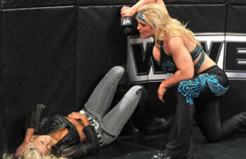 Beth Phoenix attacks Divas Champion Kelly Kelly