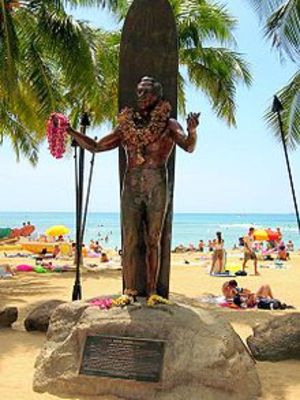 220px-statue-duke-kahanamoku-hawaii_display_image