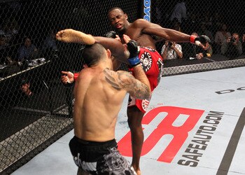 06_edwards_vs_oliveira_012_display_image