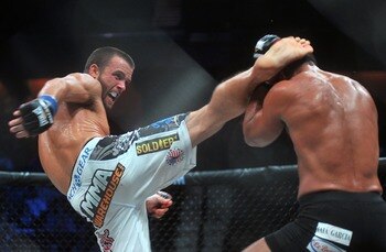 Pat Curran (L) - Fighters.com
