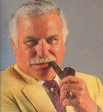 Credit belongs to Schnellenberger, but FAU is going through a rough season