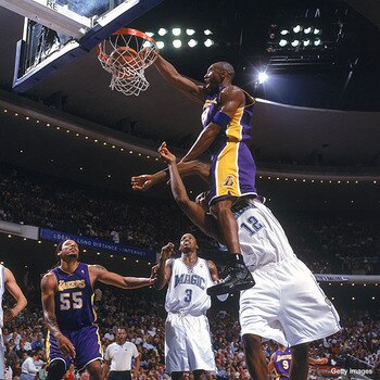 Kobe_dunk_dwightuse_display_image