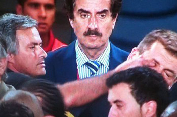 Mourinho-Eye-Poke_original_display_image.jpg?1321040821