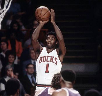 Oscar-robertson_display_image