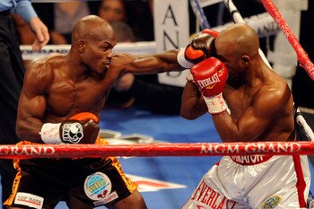 Timothy Bradley thoroughly beats Joel Casamayor.