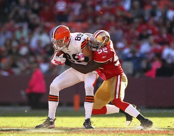 49ers linebacker Patrick Willis is a fan favorite because he is considered a complete football player.