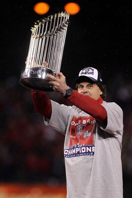 ST LOUIS, MO - OCTOBER 28:  Manager Tony La Russa holds up the World Series trophy after defeating the Texas Rangers 6-2 in Game Seven of the MLB World Series at Busch Stadium on October 28, 2011 in St Louis, Missouri.  (Photo by Ezra Shaw/Getty Images)