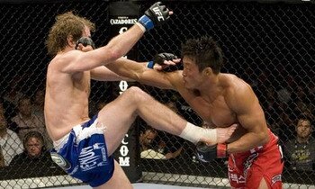 Akiyama-belcher-ufc-100_display_image