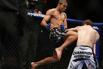 Jose-aldo-flying-knee_display_image