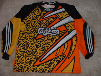 liverpool-goalkeeper-football-shirt-1995-1997-s_768_1_display_image.jpeg?1323144926
