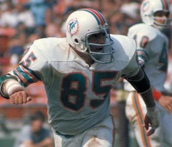 Buoniconti is the fifth Hall of Fame linebacker among the first six teams to win the Super Bowl.