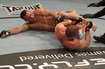 Chris-lytle-knee-bar_display_image