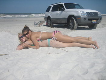 nikkimeyergirlongirlbeachbikinipicture_display_image.jpg