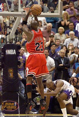 Chicago-bulls-michael-jordan-sinks-the_display_image