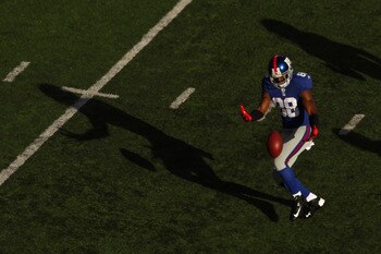 EAST RUTHERFORD, NJ - DECEMBER 18:  Hakeem Nicks #88 of the New York Giants misses a ball thrown to him during their game against the Washington Redskins at MetLife Stadium on December 18, 2011 in East Rutherford, New Jersey.  (Photo by Al Bello/Getty Ima