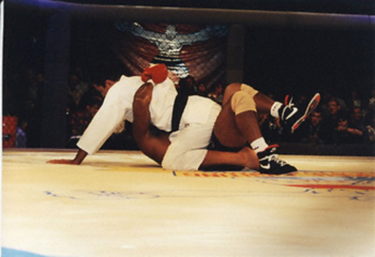 http://cdn.bleacherreport.net/images_root/slides/photos/001/699/624/Royce-priscas-UFC1_display_image.jpg?1324345679