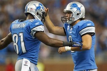 93562_falcons_lions_football_display_image