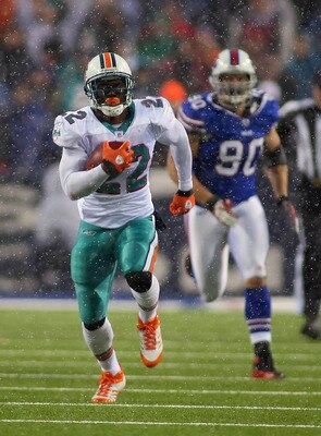 Reggie Bush would be a valuable asset if Peyton Manning went to Miami