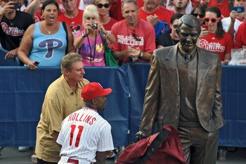 PHILADELPHIA, PA - AUGUST 16: A statue of former Philadelphia Phillies announcer Harry Kalas is unveiled by former pitcher Steve Carlton and Jimmy Rollins #11 of the Philadelphia Phillies before the game against the Arizona Diamondbacks at Citizens Bank P