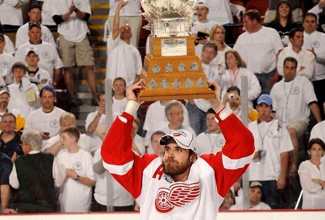 Tophockey-info-henrik-zetterberg-with-cup_original_original_crop_650x440