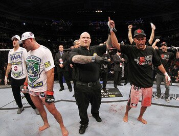 Dan Henderson (R) takes a decision over Mauricio "Shogun" Rua - Josh Hedges/Zuffa, LLC