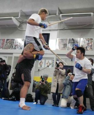 Minowa prepares for Giant Silva