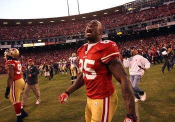 Vernon Davis (85) celebrates the result of his game-winning catch vs the Saints in the divisional round.