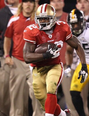 Kendall Hunter of the San Francisco 49ers runs for a big gain in San Francisco's 20-3 win over Pittsburgh.