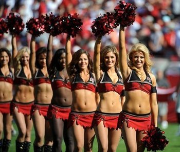 nfl-cheerleaders-01_display_image.jpg