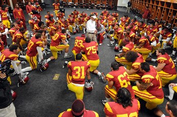 Kiffin-usc-knee_display_image