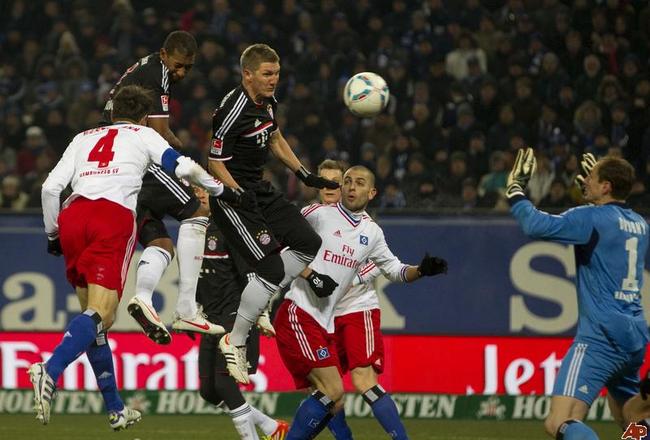 Bastian-schweinsteiger-jaroslav-drobny-2012-2-4-13-10-18_crop_650x440