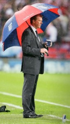 Steve-mcclaren-umbrella-171x300_display_image