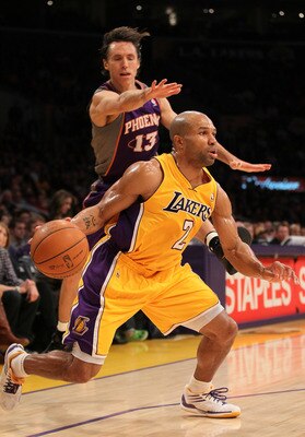 Derek Fisher eluding Steve Nash