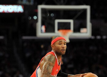 LOS ANGELES, CA - DECEMBER 19:  Mo Williams #25 of the Los Angeles Clippers dribbles to the basket during the game against the Los Angeles Lakers at Staples Center on December 19, 2011 in Los Angeles, California. NOTE TO USER: User expressly acknowledges 