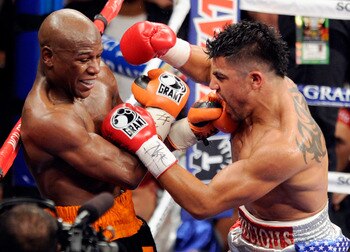 Mayweather apparently having fun countering Victor Ortiz off the ropes